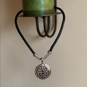 4/$25🦋 Rope necklace with circular pendant